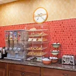 Howard Johnson By Wyndham North Bergen 