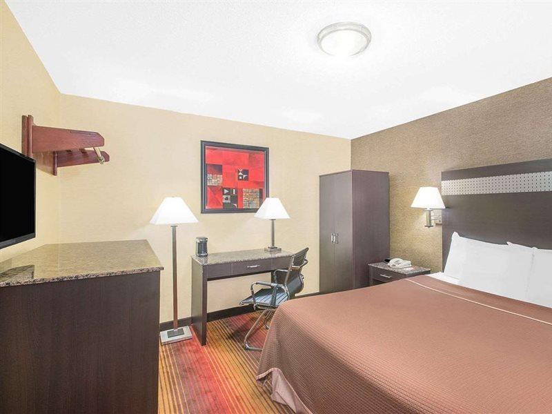 Hotel Howard Johnson By Wyndham North Bergen