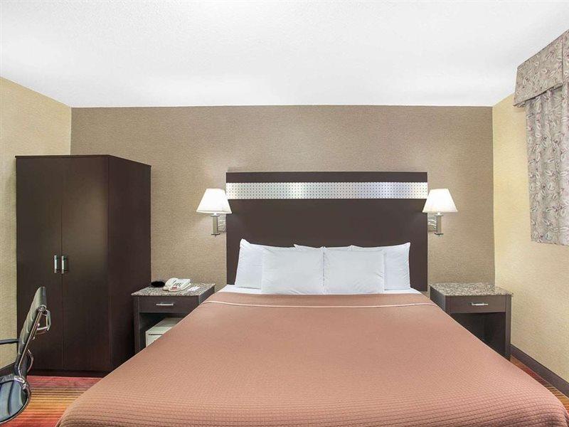 Hotel Howard Johnson By Wyndham 2*