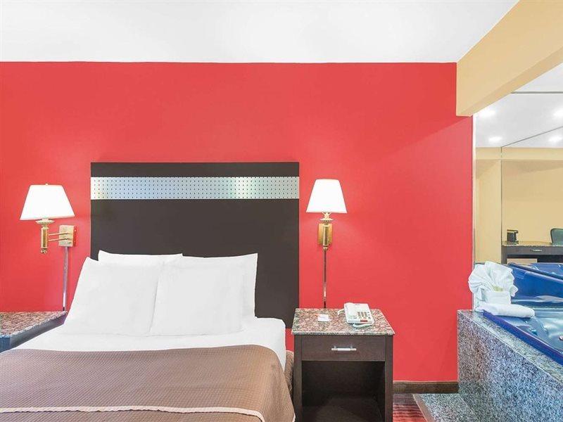 Howard Johnson By Wyndham Hotel 2*
