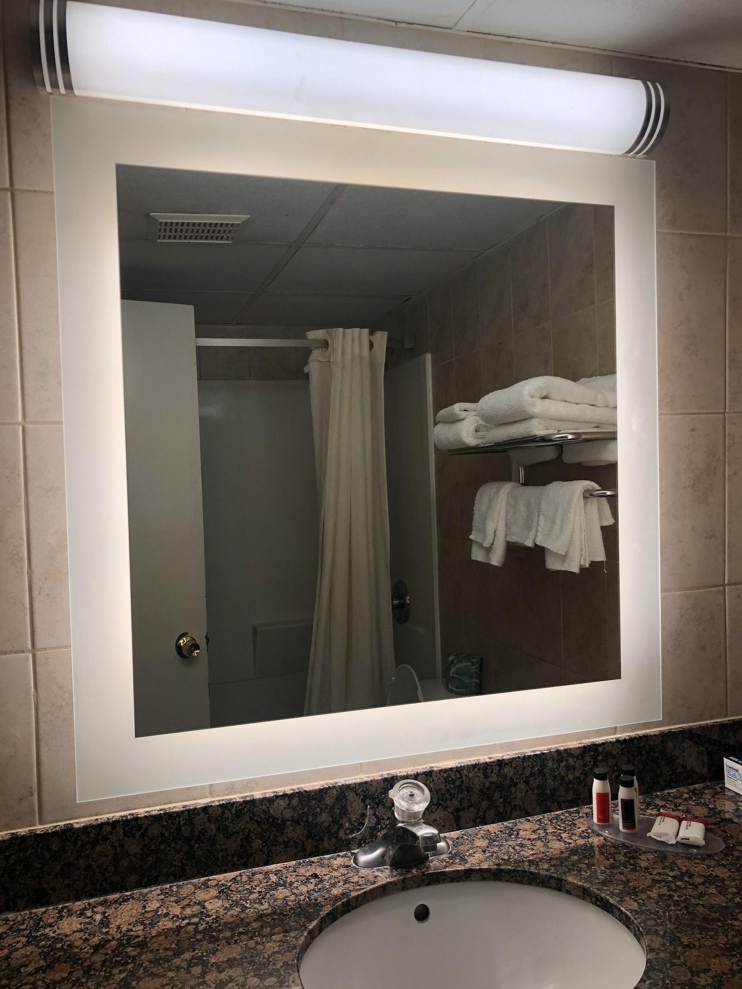 Howard Johnson By Wyndham