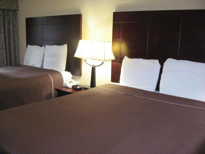 Howard Johnson By Wyndham Hotel