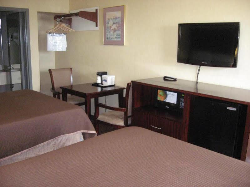 Howard Johnson By Wyndham