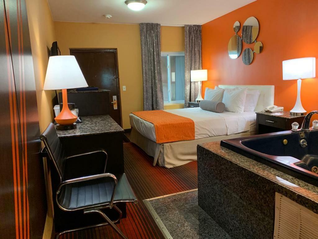Howard Johnson By Wyndham North Bergen