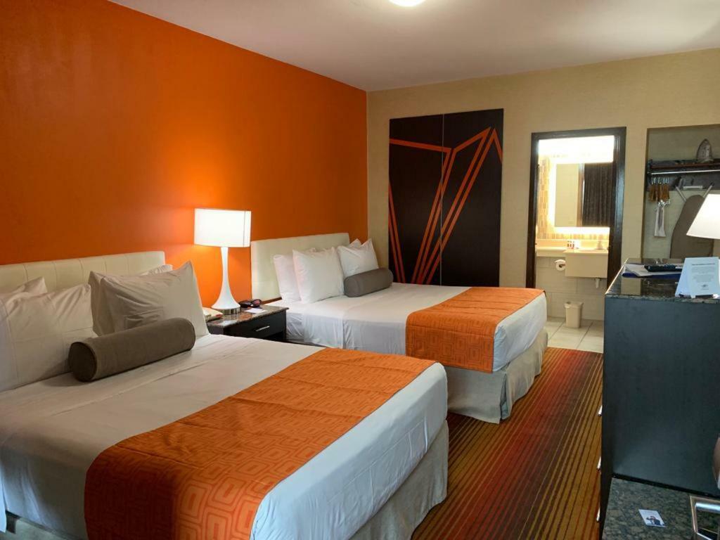 Howard Johnson By Wyndham North Bergen