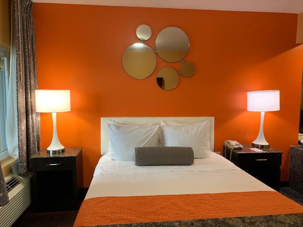 Howard Johnson By Wyndham Hotel 2*