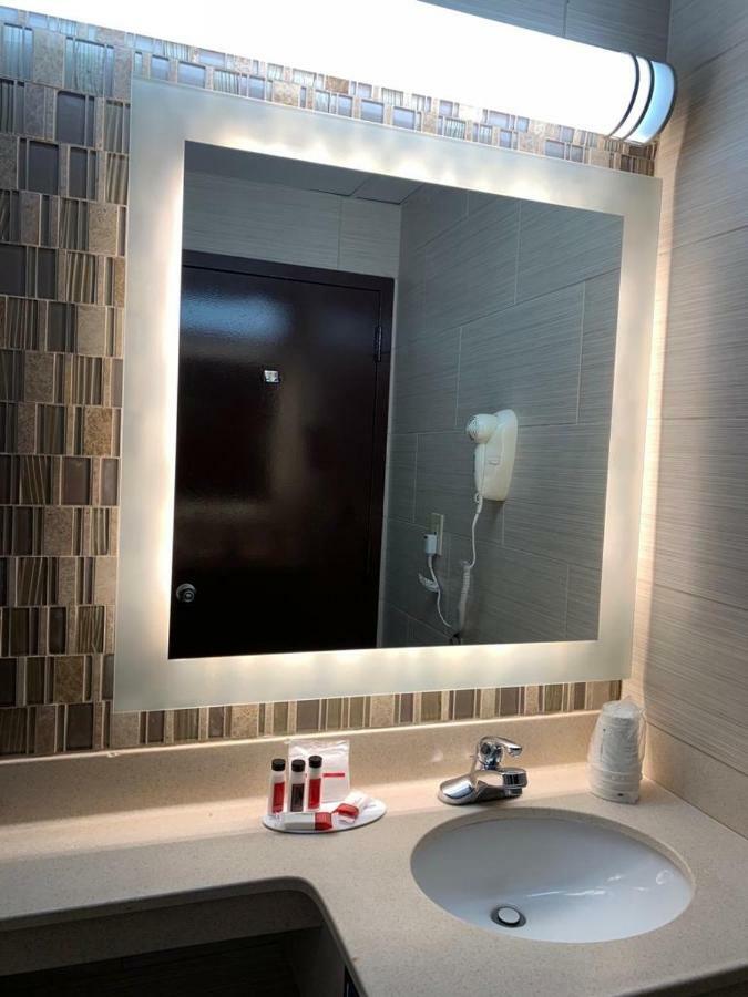 Hotel Howard Johnson By Wyndham North Bergen