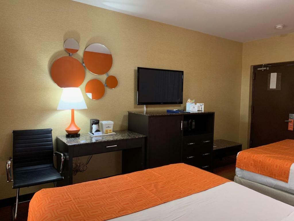 Howard Johnson By Wyndham North Bergen